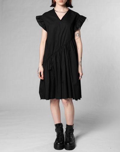 Платье с угловым акцентом