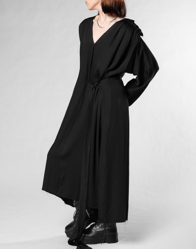 Платье с оборкой на плече